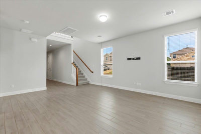 101 Free Stone Dr — photo 3