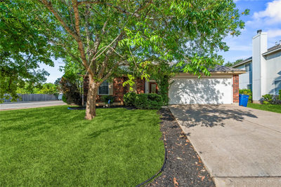 701 Sparkling Brook Ln — photo 2