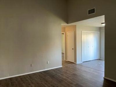 610/608 Greenlawn Blvd — photo 5
