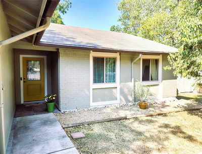 2423 Village Walk — photo 2