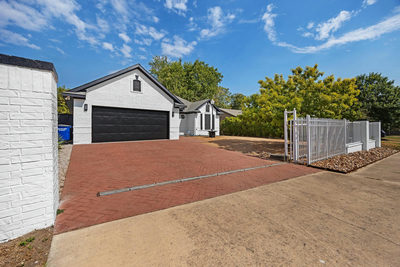 10901 Parkfield Dr — photo 2
