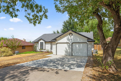 2401 Lasso Dr — photo 2
