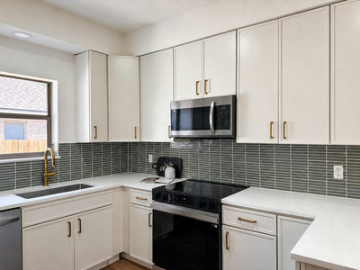 1605 Century Oaks Dr — photo 3