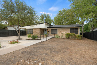 1418 Larkwood Dr — photo 3