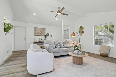 1729 Cricket Hollow Dr — photo 2