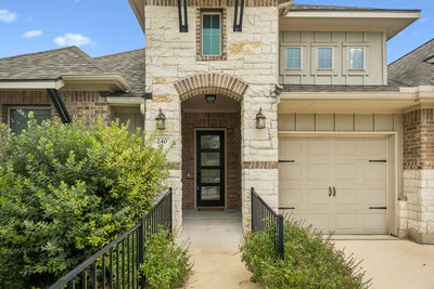 240 Frio Ln — photo 2