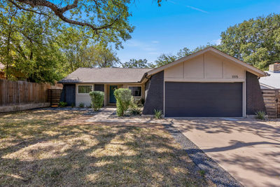 1115 Echo Ln — photo 2