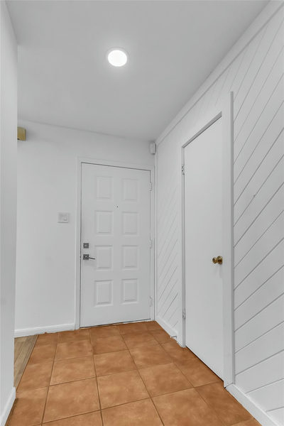 10809 Lambert Cir — photo 2