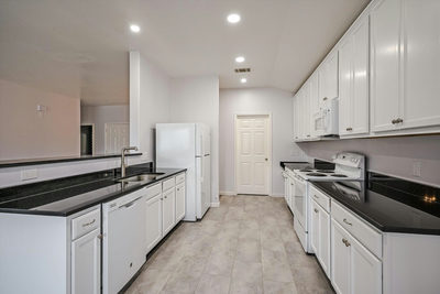 401 Bandara Woods Blvd — photo 4