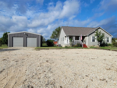 702 Phillip Ln — photo 2