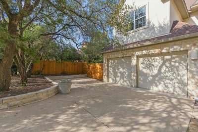 811 Presa Arriba Rd — photo 2