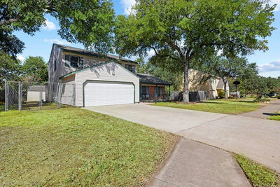 1702 Oakridge Dr — photo 4