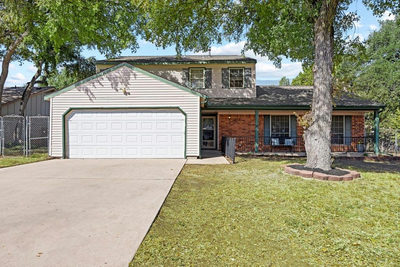 1702 Oakridge Dr — photo 3