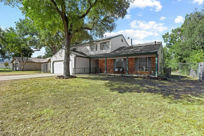 1702 Oakridge Dr — photo 5