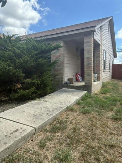 112 Azolar St — photo 2