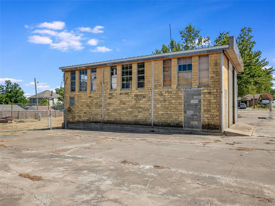 1018 N Main St — photo 2