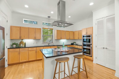 1115 Kinney Ave #9 — photo 2