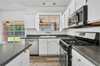 2721 Little Elm Trl — photo 3