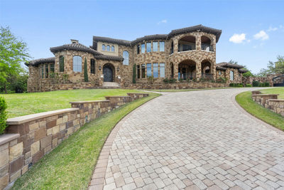 210 Costa Bella Dr — photo 3