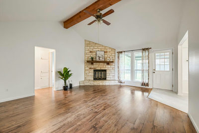 201 Woodstone Dr — photo 2