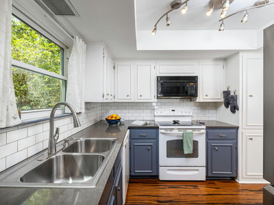 2406 Lancaster Dr — photo 5