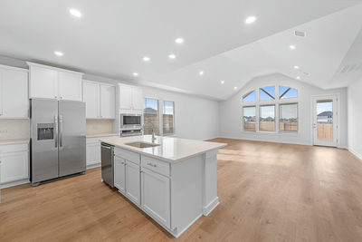 124 Hadleigh Dr — photo 2