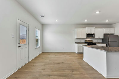 235 Surrey Oaks — photo 4