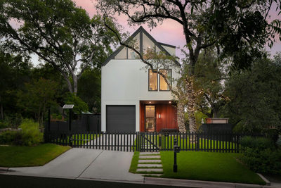 800 W James St — photo 2