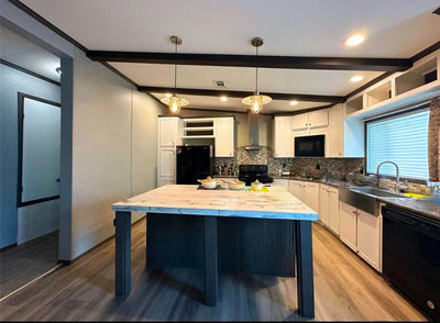 2130 Mathias Ln — photo 2