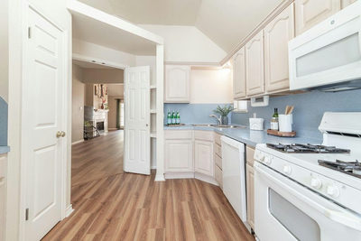2200 Grove Dr — photo 5