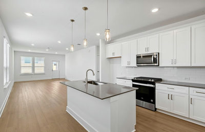 638 Tailwind Dr — photo 3