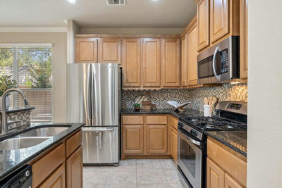 2420 Amur Dr — photo 2