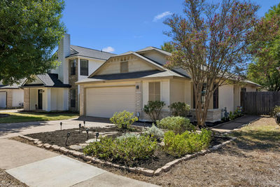 2411 Dowd Ln — photo 2