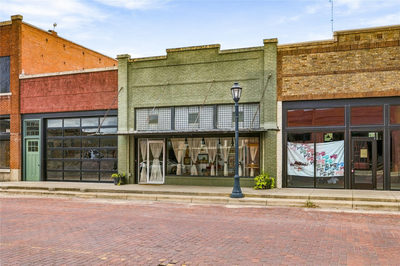 137 E Clark St — photo 2