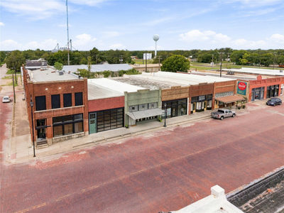 137 E Clark St — photo 4