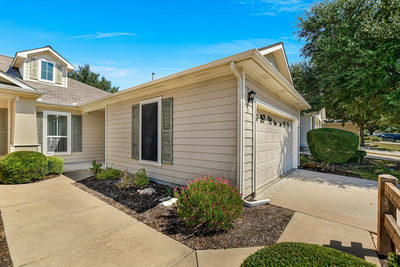 215 Bonham Loop — photo 2