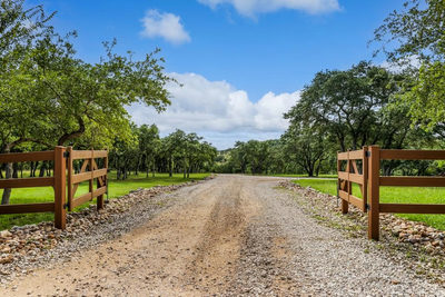 1580 FM 3237 — photo 2