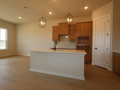 325 Champ Ave — photo 4