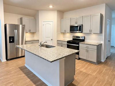 1823 Windsor Blvd — photo 3
