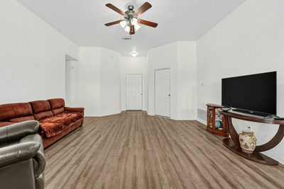 823 Ruby Ct — photo 5