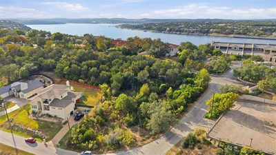 114 Lakeway Dr — photo 2