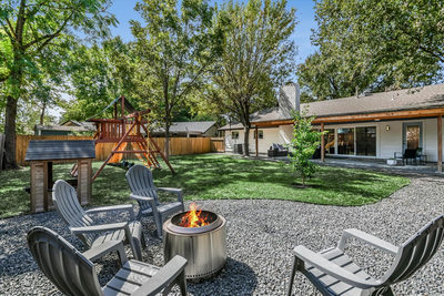 1700 Colony Creek Dr — photo 2