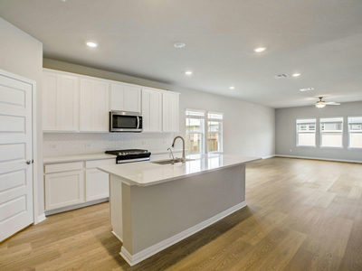 804 Universal Dr — photo 4