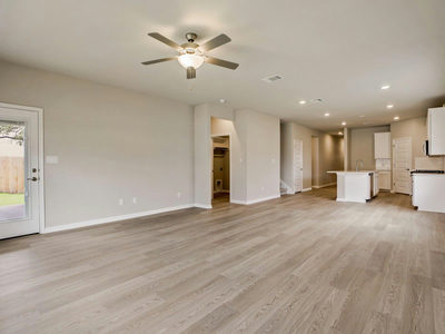 804 Universal Dr — photo 3