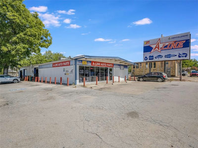1022 N Main St — photo 2