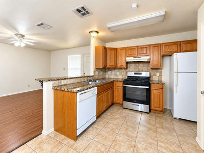 402 Algerita Dr — photo 4