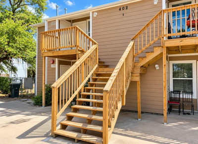 402 Algerita Dr — photo 2