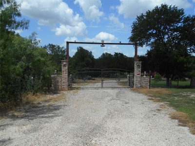 8001 Burleson Manor Rd — photo 4