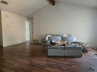 2011 Castle Creek Dr — photo 3