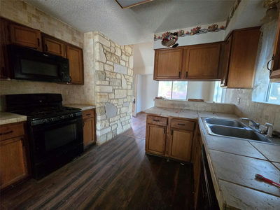 2011 Castle Creek Dr — photo 3